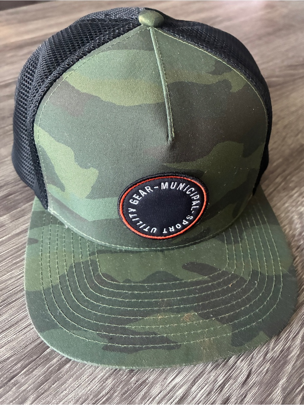 MUNICIPAL Sport Utility Gear Icon camouflage and black mesh snapback Trucker Hat